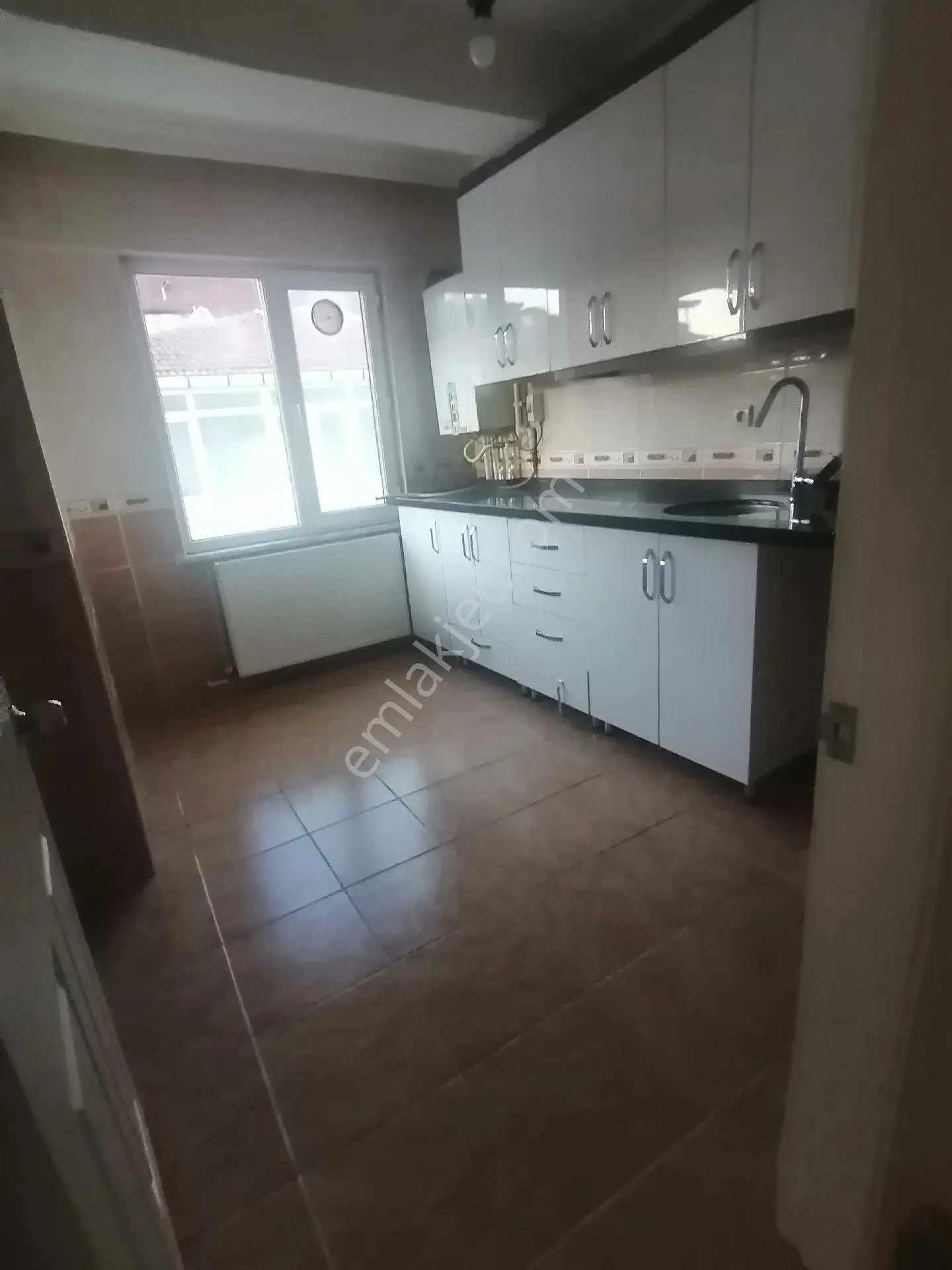 Ümraniye Armağanevler Mahallesi Havuz Sokak 2.kat 2+1 90 Metre Balkonlu Boyalı Kiralık Daire Ev - Görsel 4
