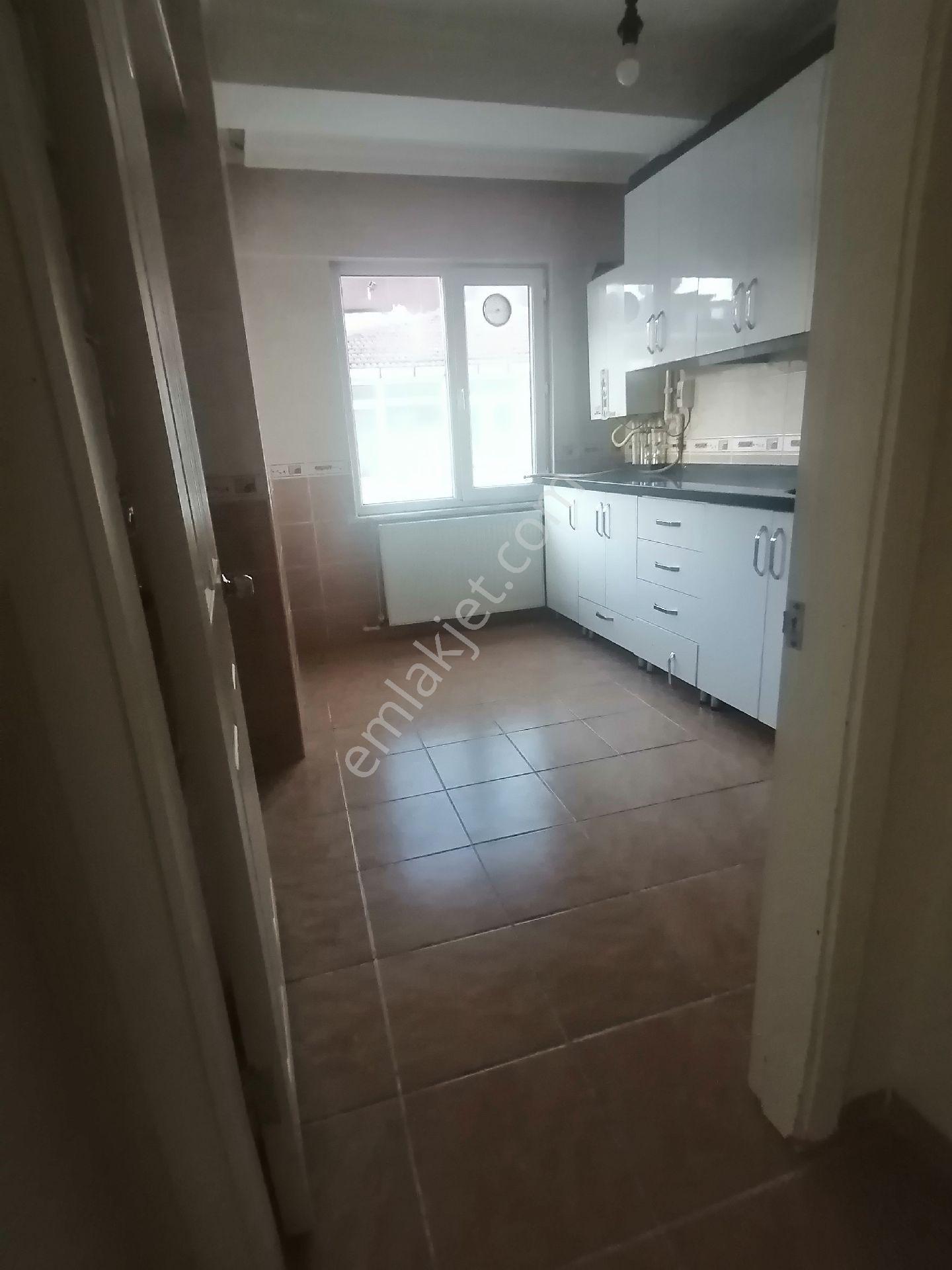 Ümraniye Armağanevler Mahallesi Havuz Sokak 2.kat 2+1 90 Metre Balkonlu Boyalı Kiralık Daire Ev - Görsel 7