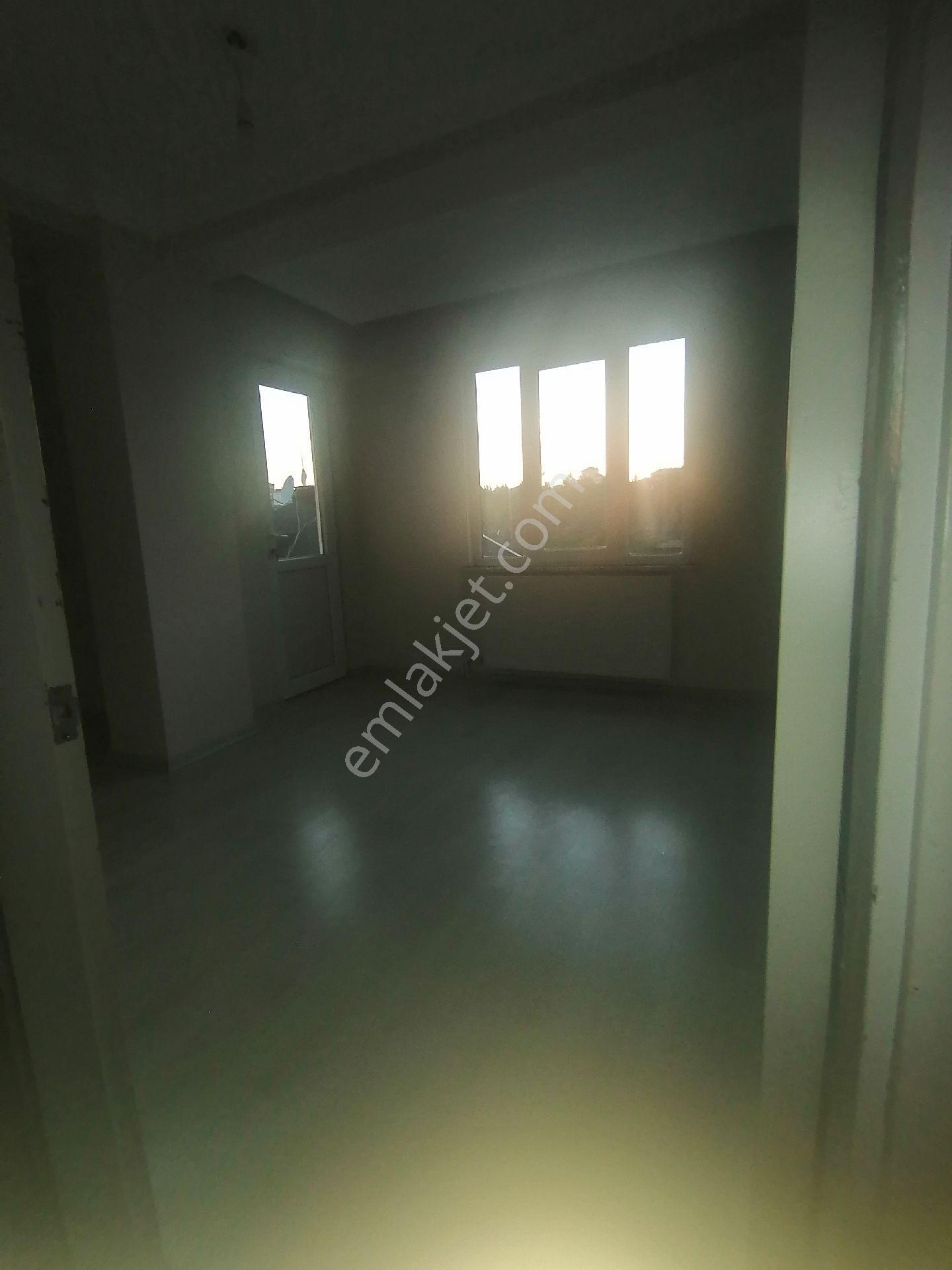 Ümraniye Armağanevler Mahallesi Havuz Sokak 2.kat 2+1 90 Metre Balkonlu Boyalı Kiralık Daire Ev - Görsel 14