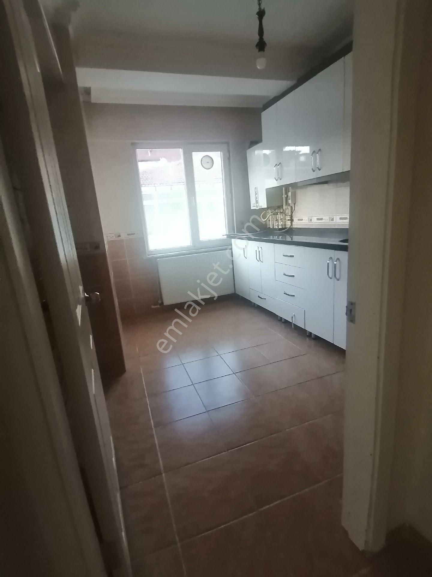 Ümraniye Armağanevler Mahallesi Havuz Sokak 2.kat 2+1 90 Metre Balkonlu Boyalı Kiralık Daire Ev - Görsel 8