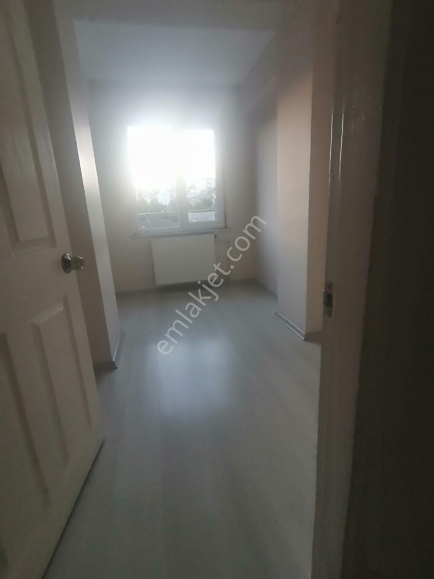 Ümraniye Armağanevler Mahallesi Havuz Sokak 2.kat 2+1 90 Metre Balkonlu Boyalı Kiralık Daire Ev - Görsel 13