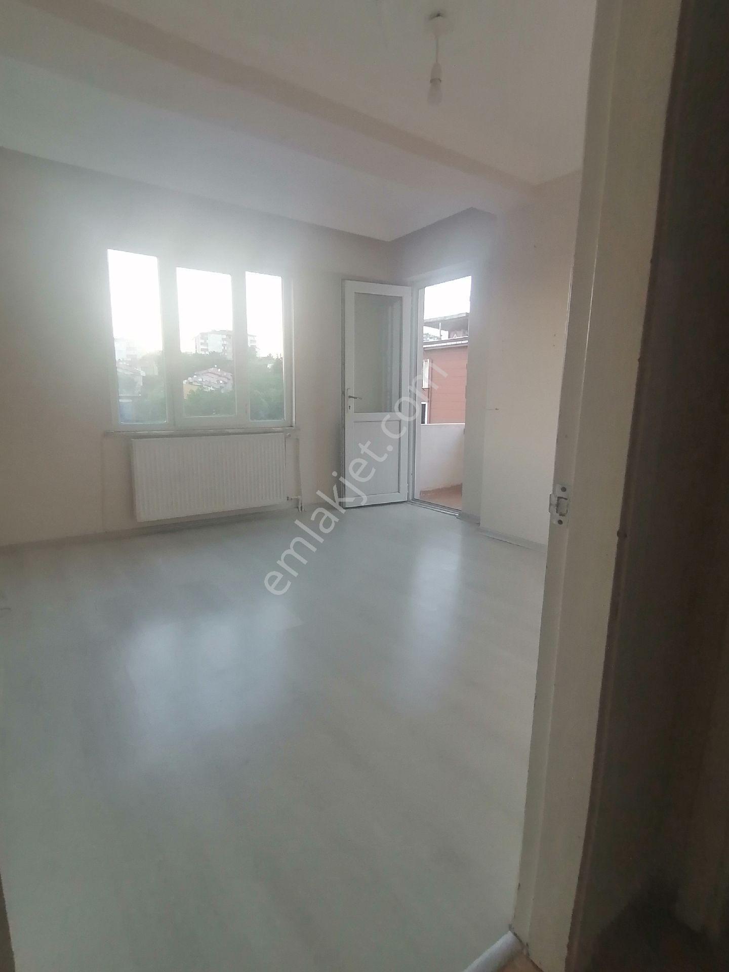 Ümraniye Armağanevler Mahallesi Havuz Sokak 2.kat 2+1 90 Metre Balkonlu Boyalı Kiralık Daire Ev - Görsel 3