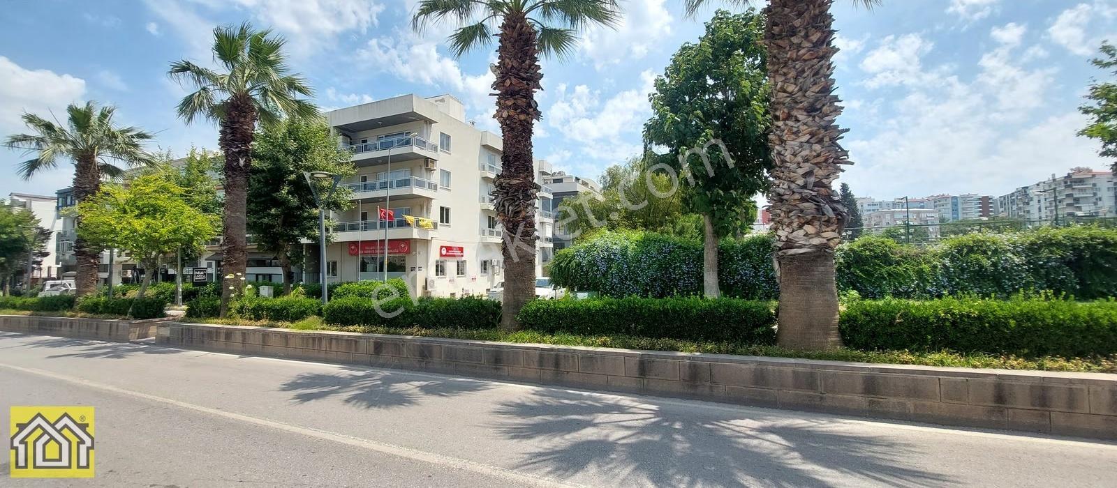 İzmir Ekonomi Yakını 175 M² Köşe 3+1 Jeotermalli Daire