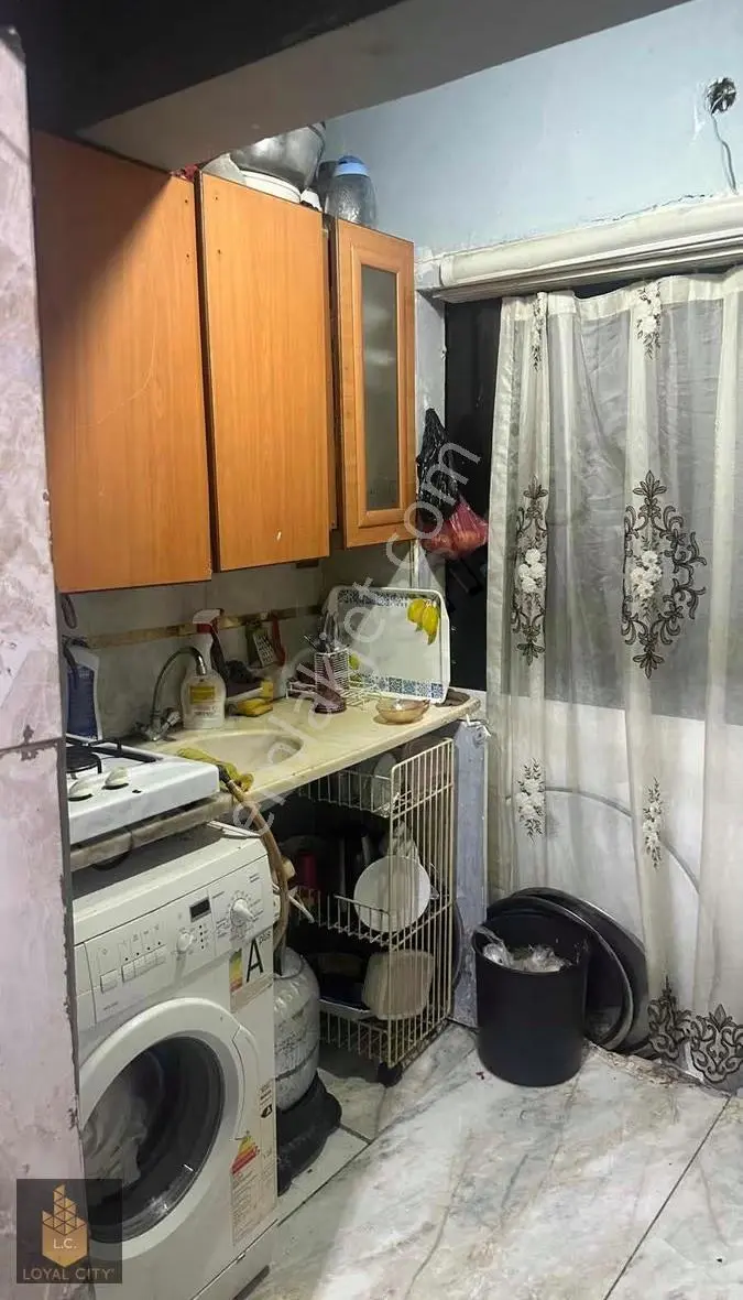 Merkezi Konumda Çarşamda Da 2+1 90 M2 Tadilat İstiyor