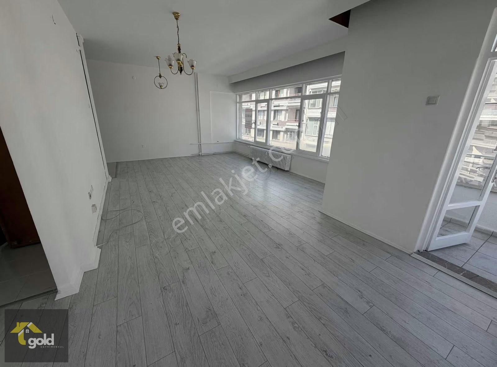 Mükemmel Konumda Kiralık 3+1 Daire - Görsel 33