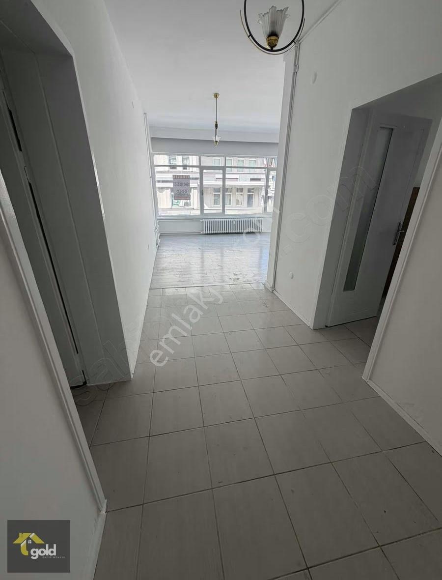 Mükemmel Konumda Kiralık 3+1 Daire - Görsel 2