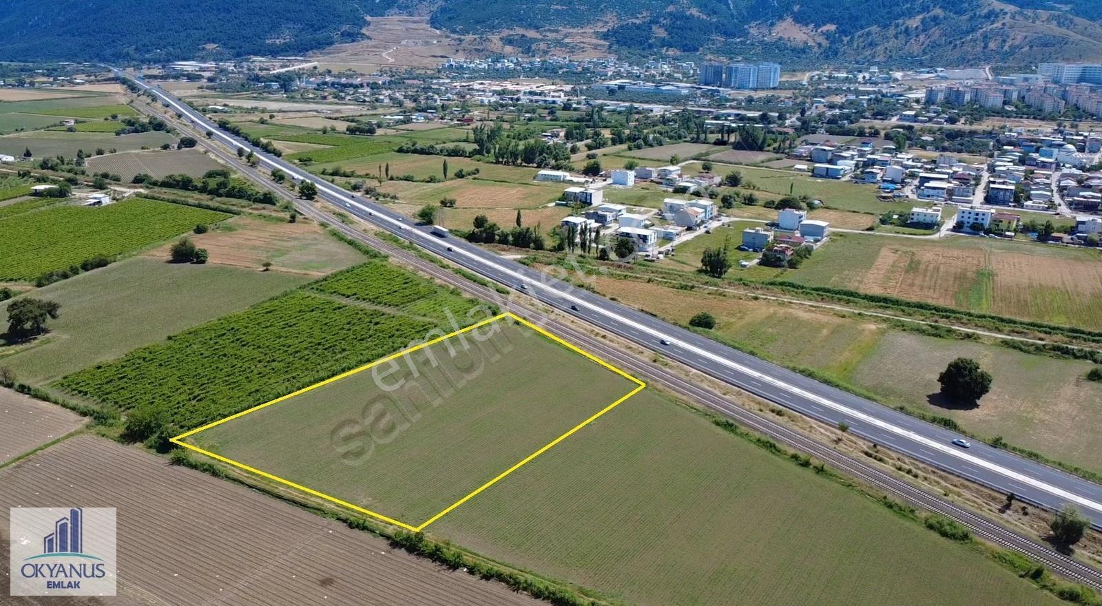 Turgutlu Asfaltına Sıfır 10.500 M2 Tarla, Suyu Var