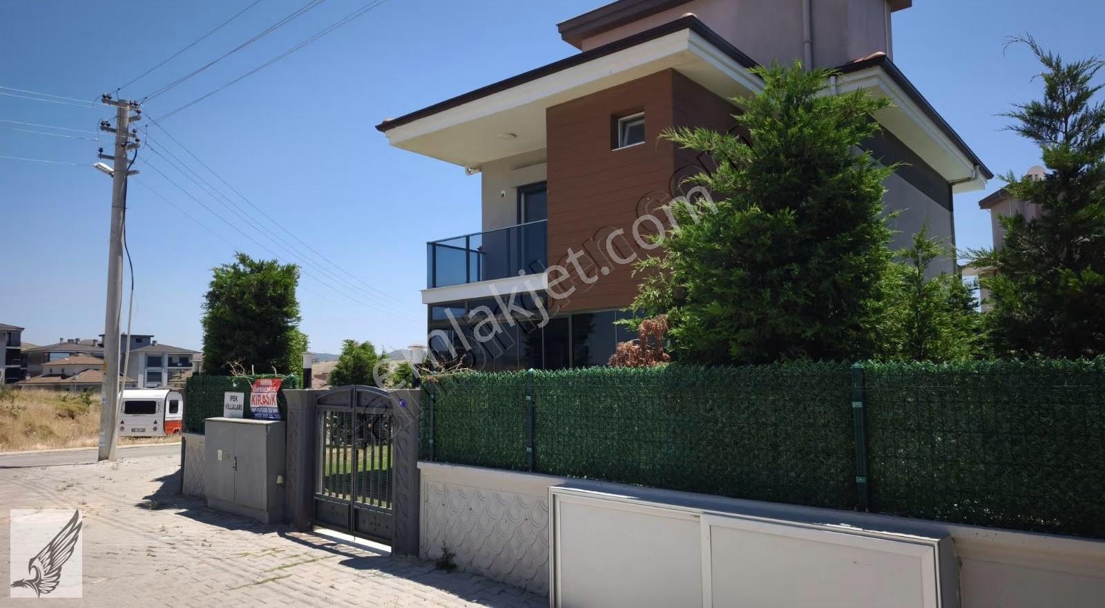 Seferihisar Nejat Hepkon'da Site İçi Kiralık Müstakil Villa - Görsel 27