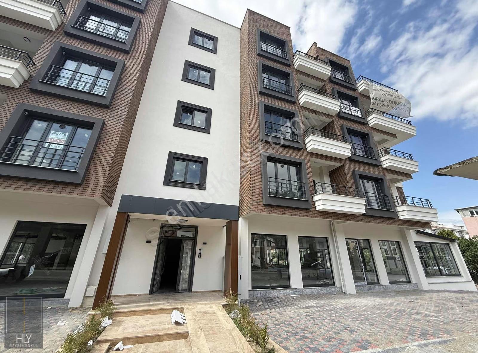 Hly Gayrimenkulden Gop'ta Sıfır Arakat Lüks Eşyalı Kiralık 1+1 - Görsel 12