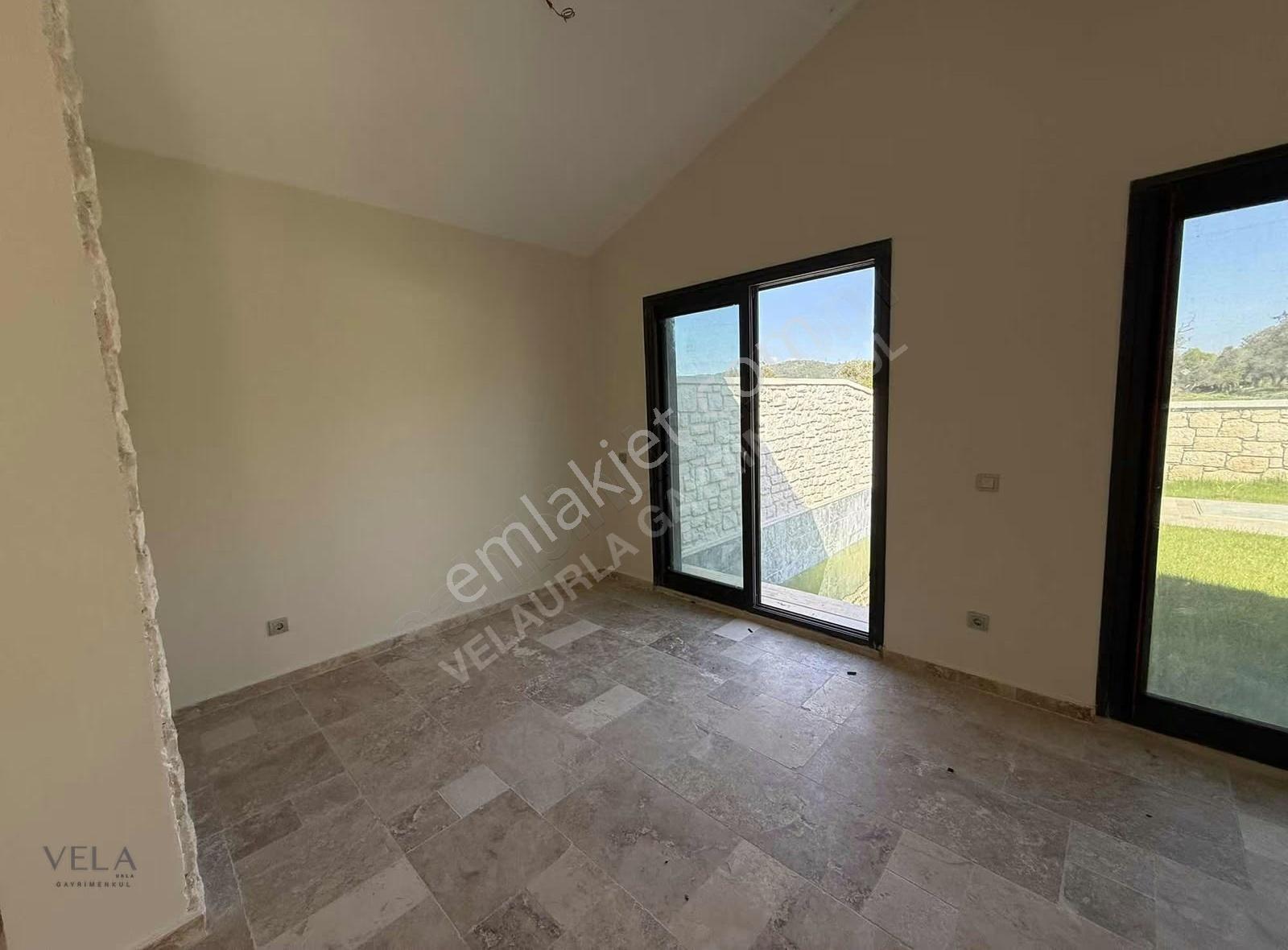 Urla Uzunkuyu'da Kiralık 2+1 Bahçeli Sıfır Lüks Villa - Görsel 25
