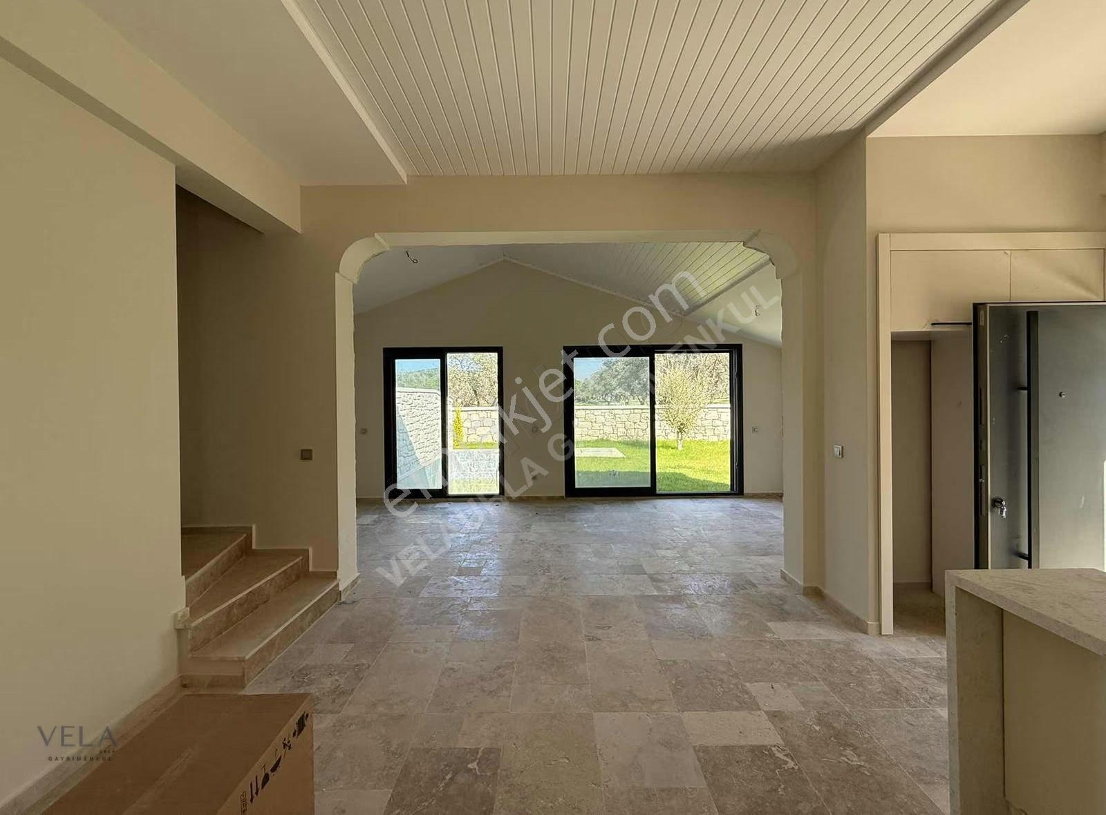 Urla Uzunkuyu'da Kiralık 2+1 Bahçeli Sıfır Lüks Villa - Görsel 9