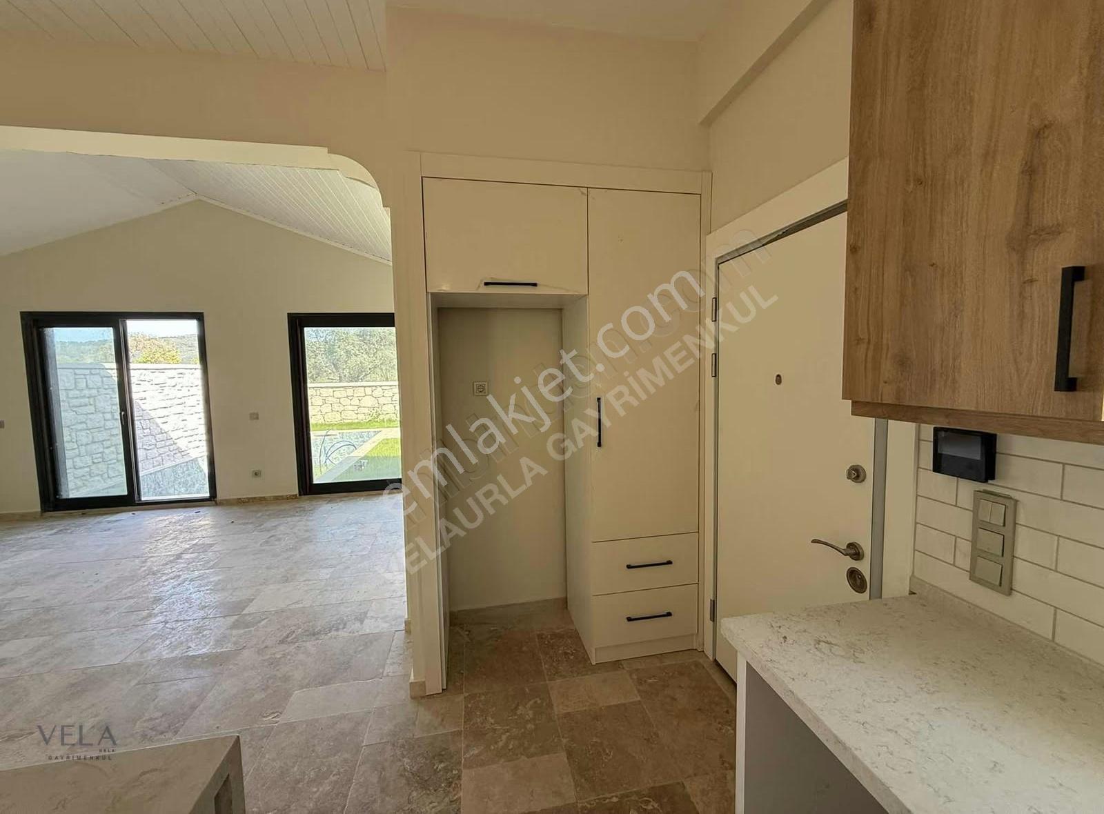 Urla Uzunkuyu'da Kiralık 2+1 Bahçeli Sıfır Lüks Villa - Görsel 20