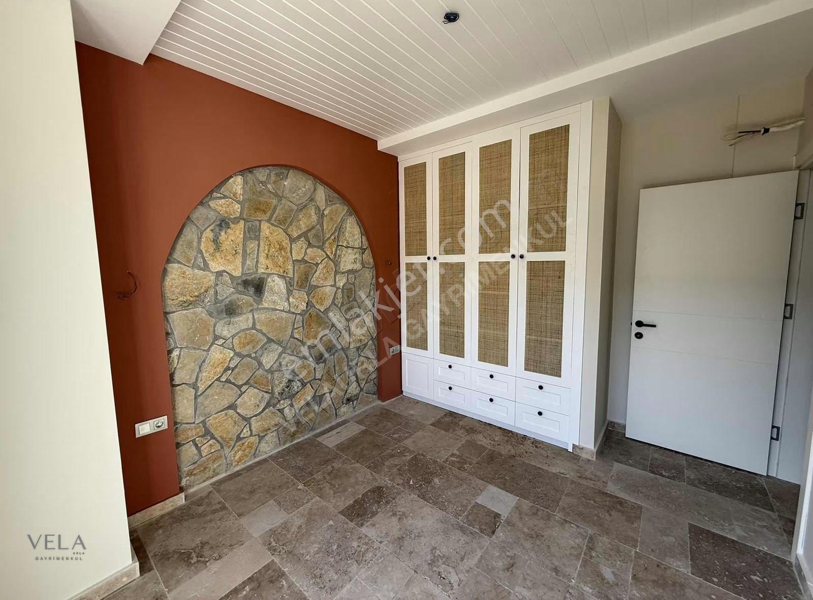 Urla Uzunkuyu'da Kiralık 2+1 Bahçeli Sıfır Lüks Villa - Görsel 12