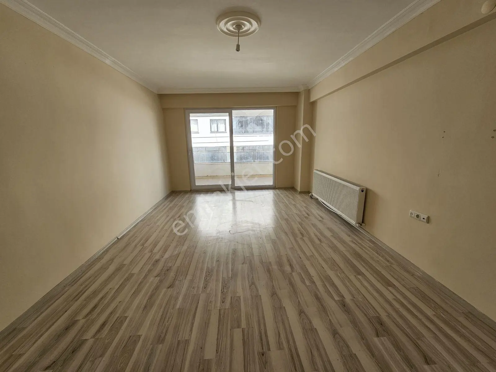Ay Emlak'tan Armutlu Merkezde 3+1 Kiralık Daire