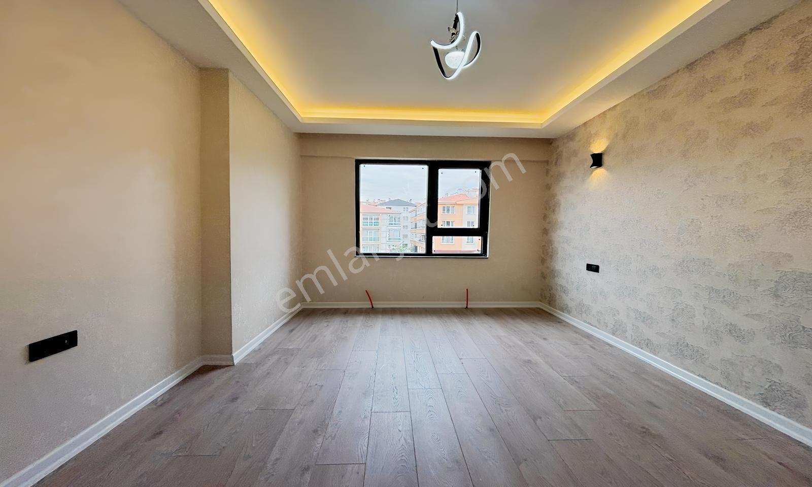 Bulvar'dan Orta Katta Geniş Merkezi Konumda Ful Yapılı 3+1 Daire - Görsel 16