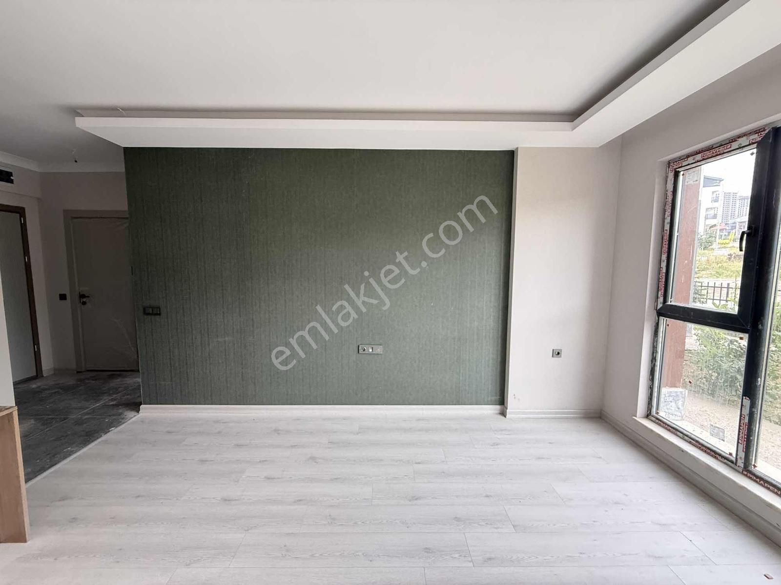 İncek'te 7&24 Güvenlikli Site'de Ön Cephe Cam Balkonlu Sıfır 1+1 - Görsel 2