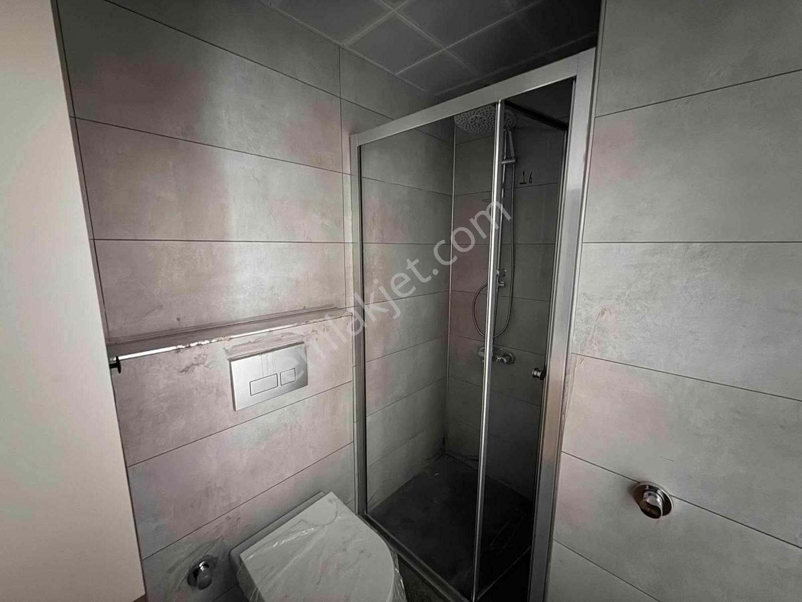 İncek'te 7&24 Güvenlikli Site'de Ön Cephe Cam Balkonlu Sıfır 1+1 - Görsel 24