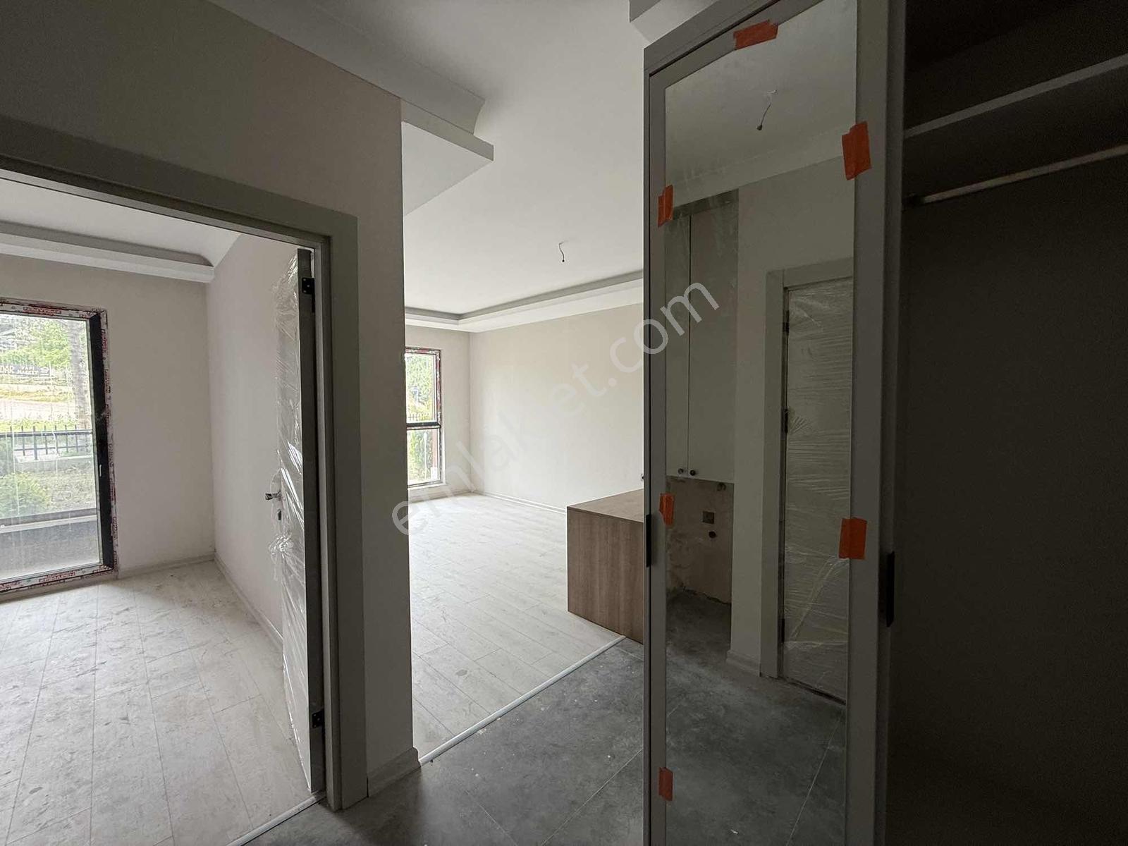 İncek'te 7&24 Güvenlikli Site'de Ön Cephe Cam Balkonlu Sıfır 1+1 - Görsel 13