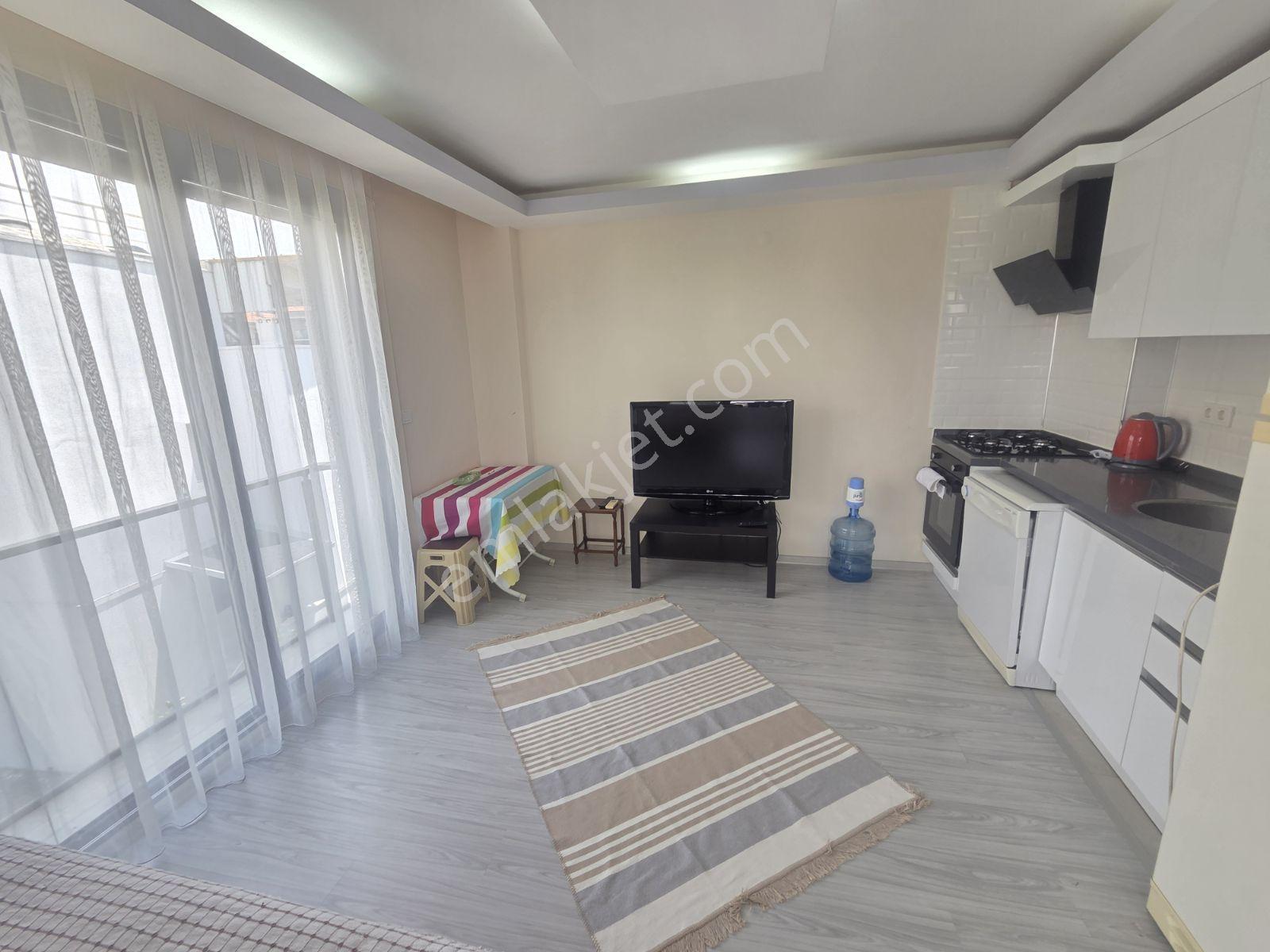 Yenifoça'da Merkeze Yakın Eşyalı Kiralık 1+1 Daire - Görsel 14