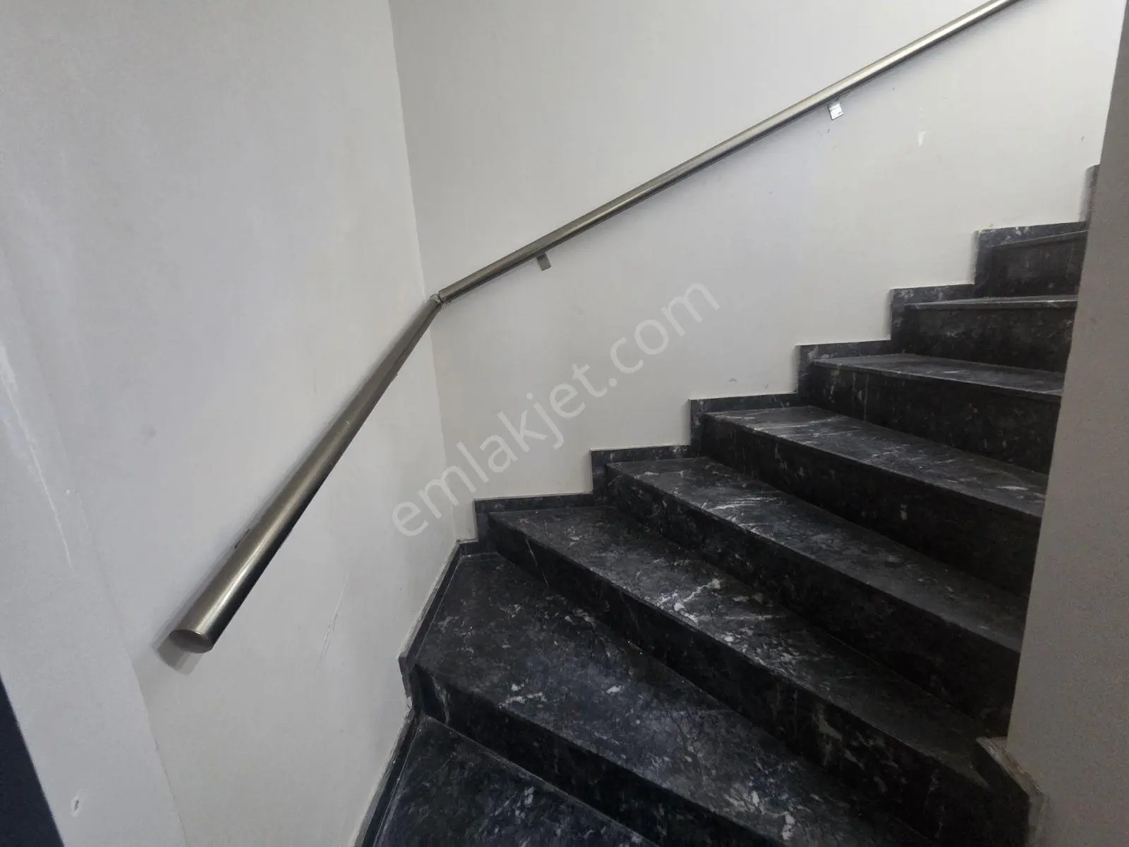Yenifoça'da Merkeze Yakın Eşyalı Kiralık 1+1 Daire - Görsel 4