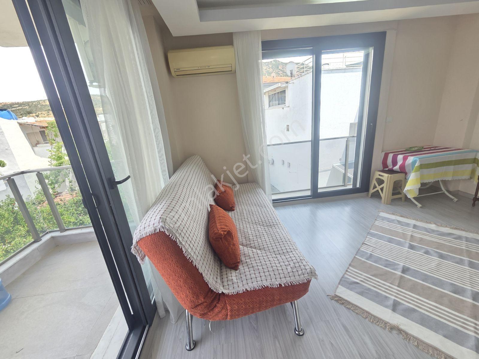 Yenifoça'da Merkeze Yakın Eşyalı Kiralık 1+1 Daire - Görsel 7