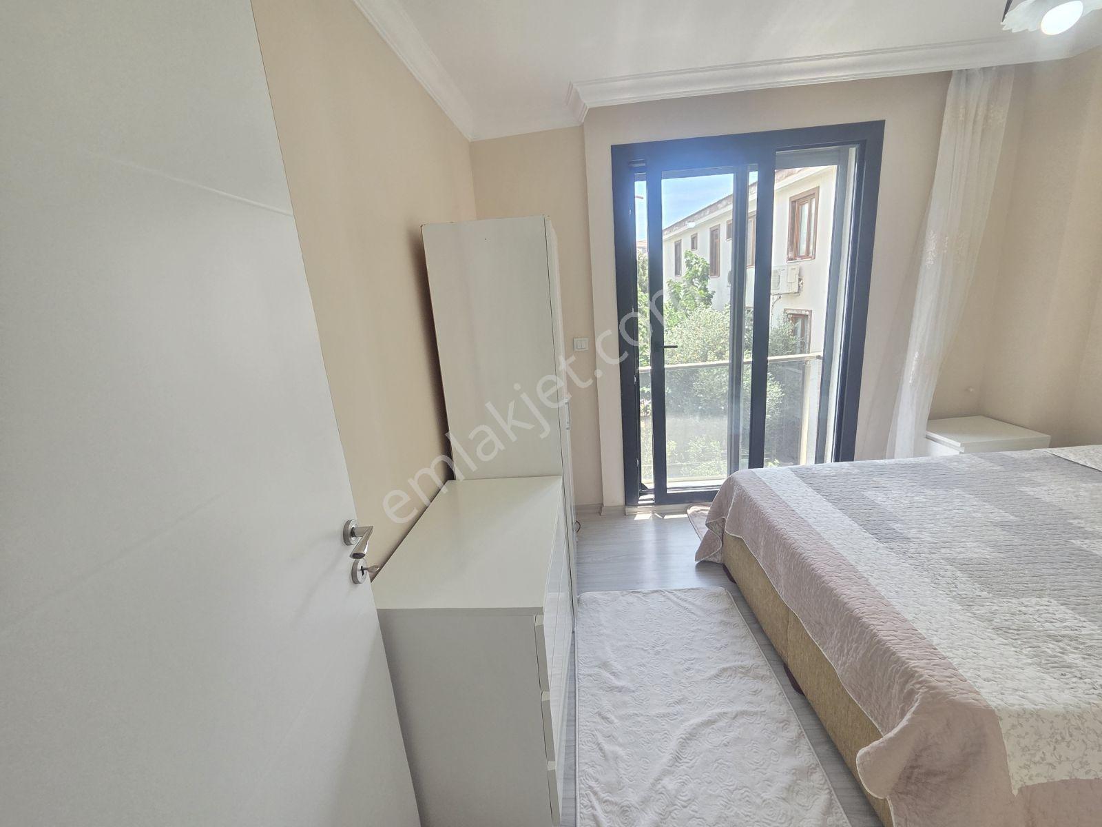 Yenifoça'da Merkeze Yakın Eşyalı Kiralık 1+1 Daire - Görsel 24