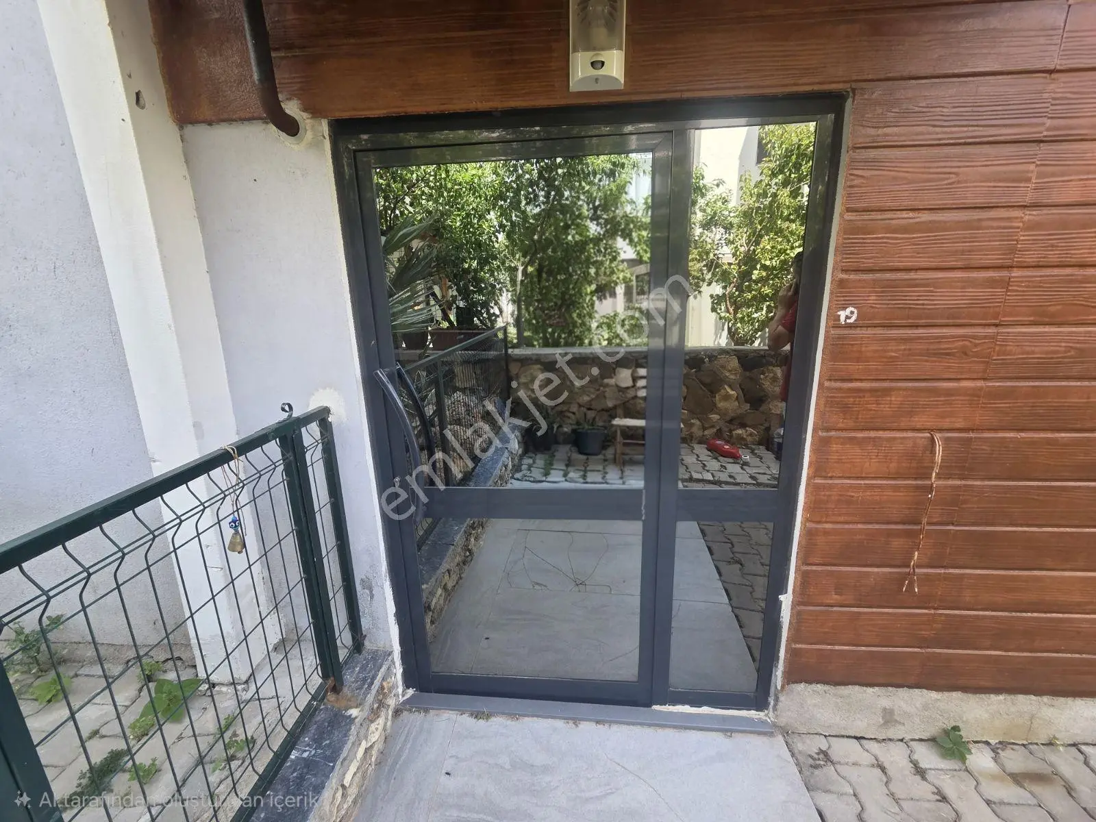 Yenifoça'da Merkeze Yakın Eşyalı Kiralık 1+1 Daire - Görsel 3