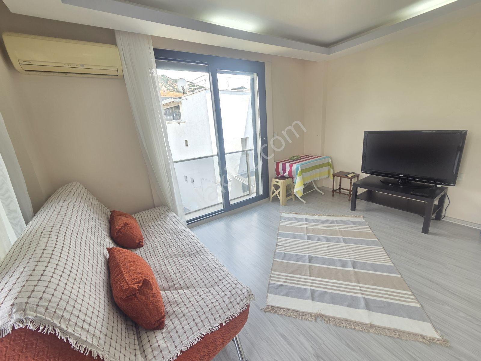 Yenifoça'da Merkeze Yakın Eşyalı Kiralık 1+1 Daire - Görsel 6
