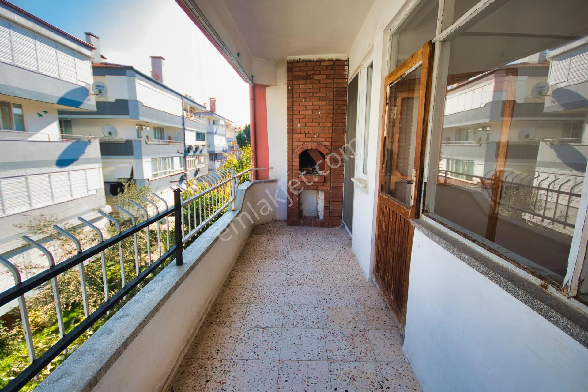 Sadece Aktif'ten Akçay'da Satılık Denize 400mt Barbekülü Çift Wcli Ferah 2+1 Daire - Görsel 2