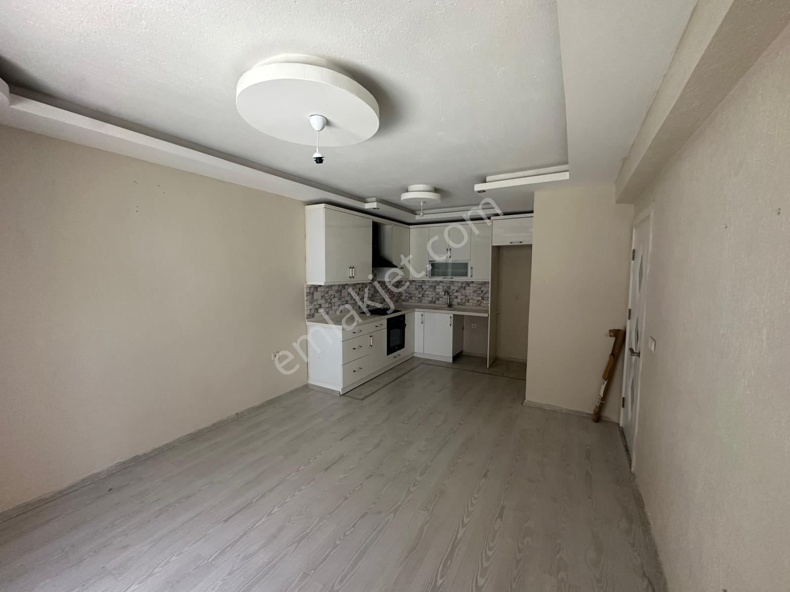 Foça Bağarası Hacıveli Mah. Kiralık 2+1 Bahçe Katı Daire - Görsel 9