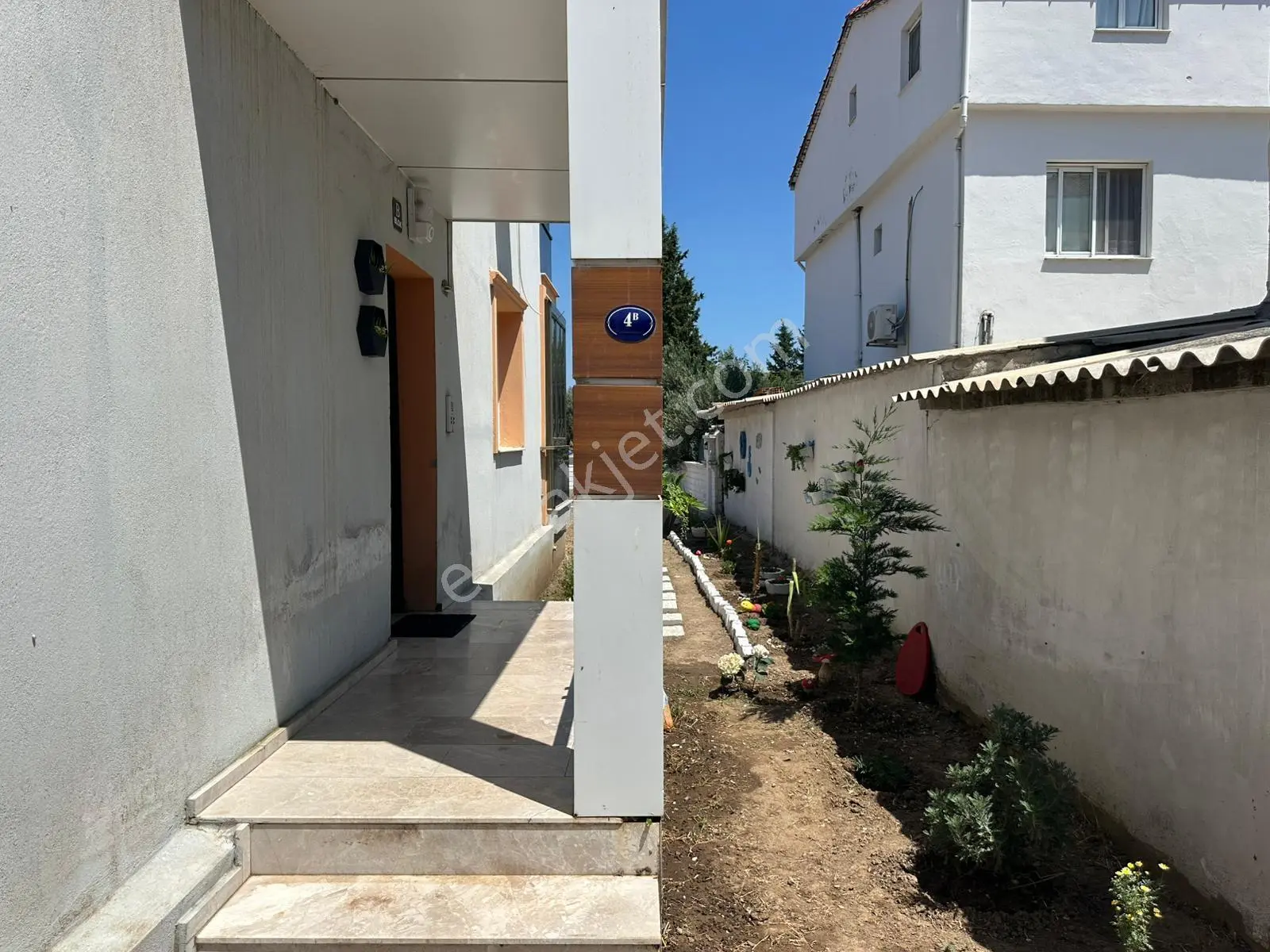Foça Bağarası Hacıveli Mah. Kiralık 2+1 Bahçe Katı Daire - Görsel 4