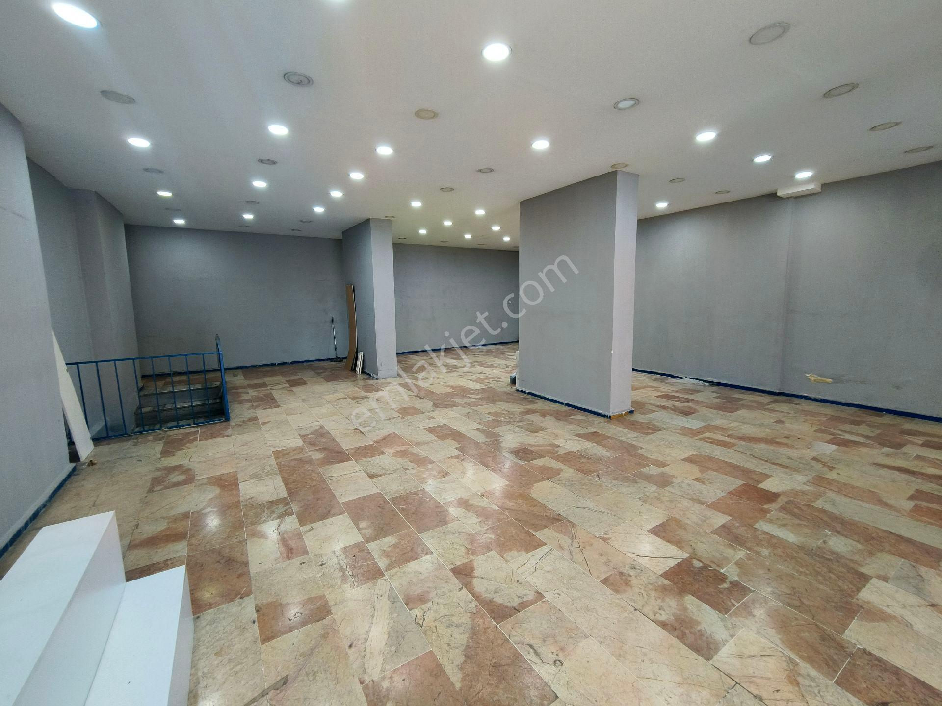 Güneyden Tülin Cadd.de 350m2 Depolu Dükkan