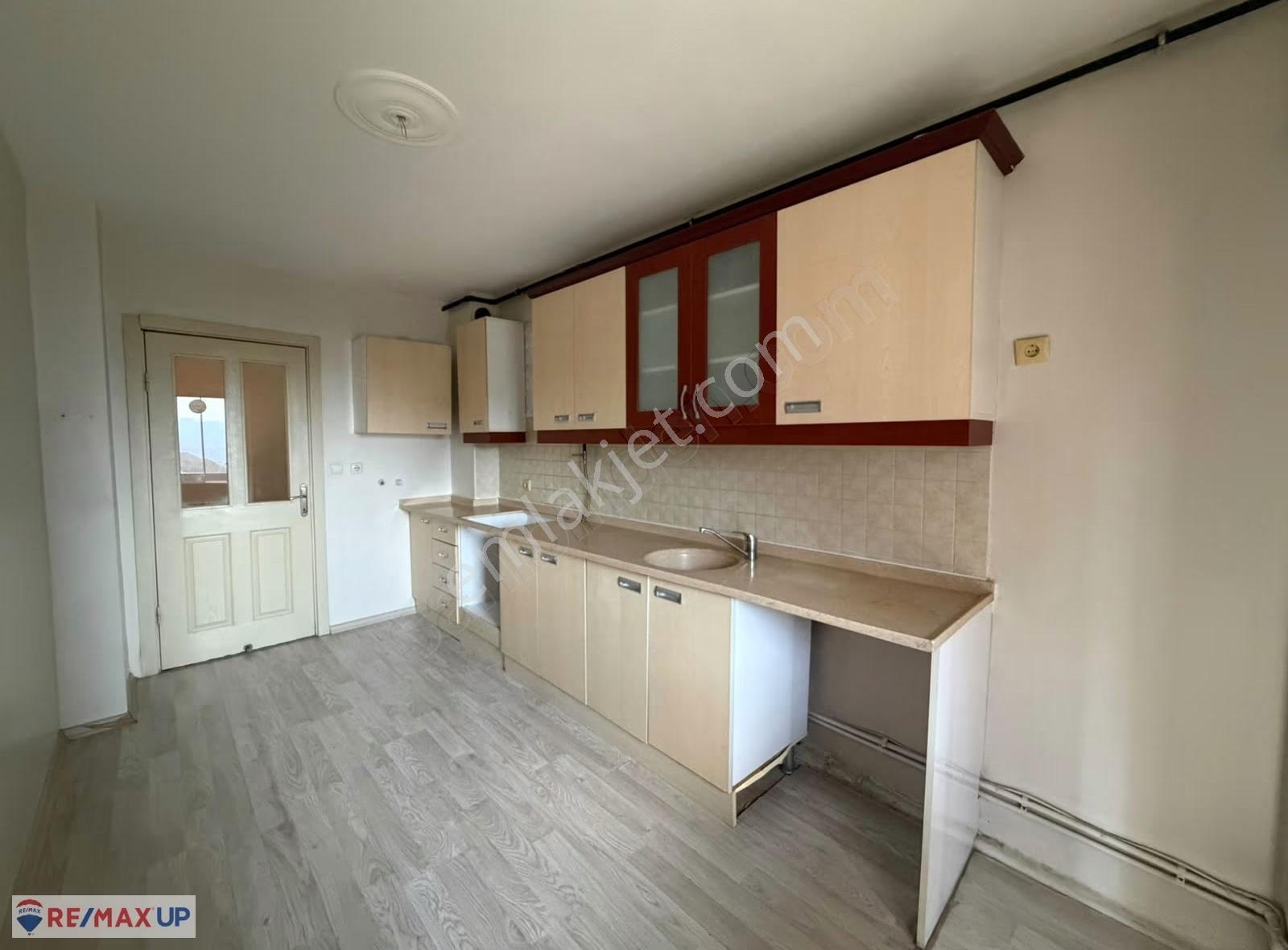 Buca Belediye Konutları Sitesi'nde Manzaralı Satılık 3+1 Daire - Görsel 22