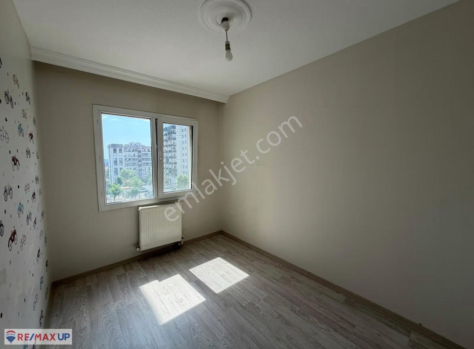 Buca Belediye Konutları Sitesi'nde Manzaralı Satılık 3+1 Daire - Görsel 8
