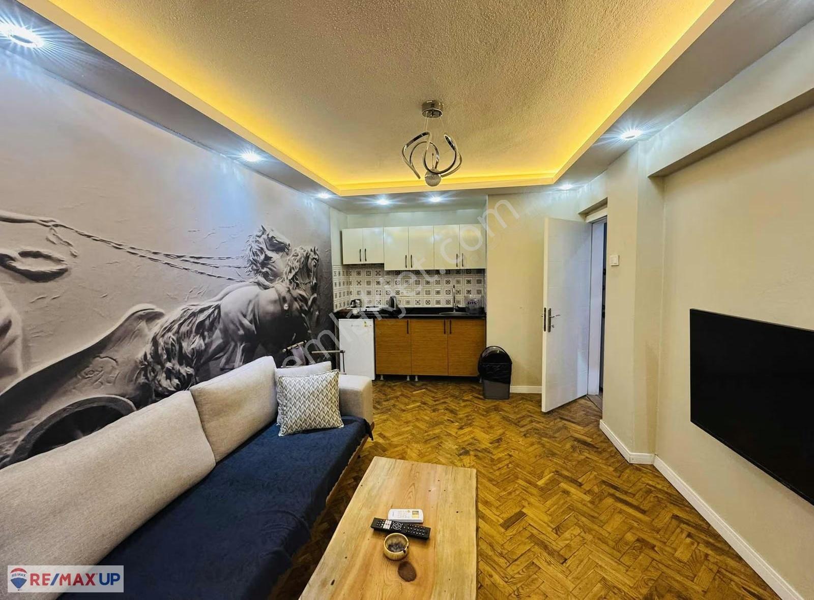 Bornova Küçükparkta Metro Yakını Eşyalı 1+1 Kiralık Daire - Görsel 2