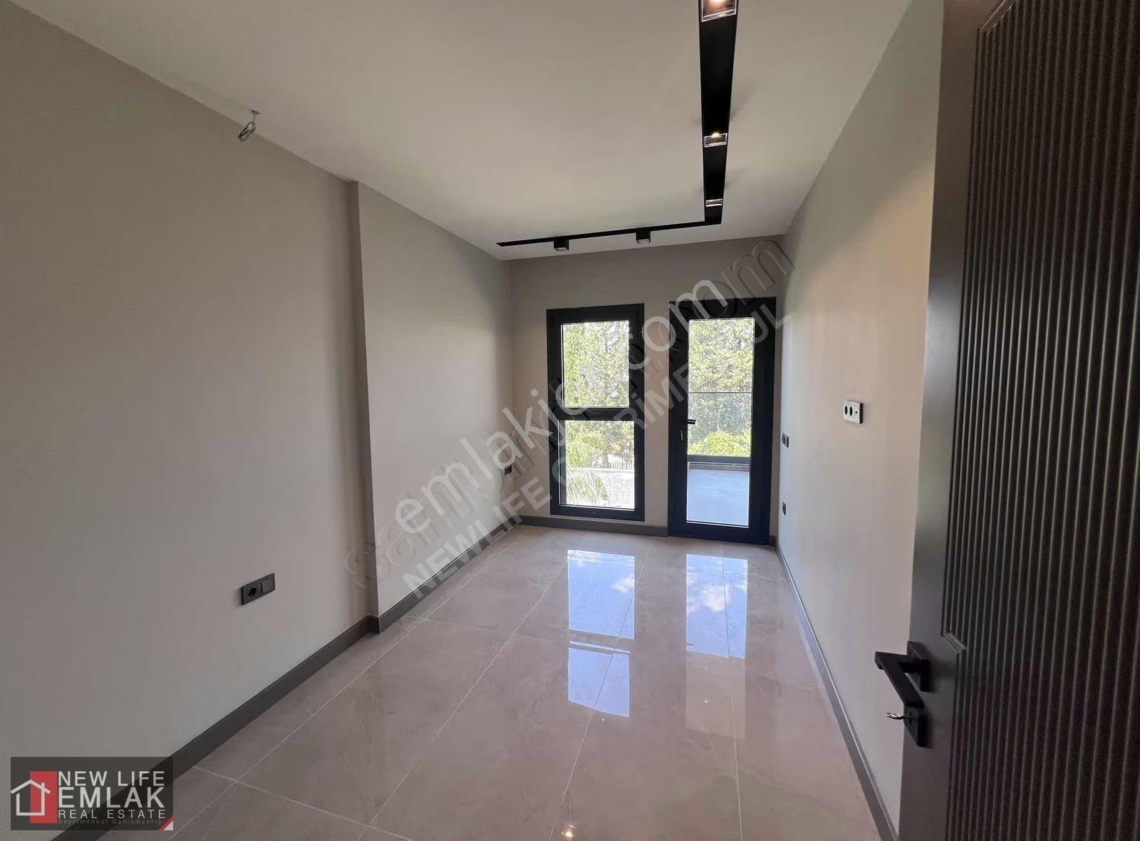 Kuşadası Satılık 1+1 Havuzlu Daire, 52m², Modern Mimari