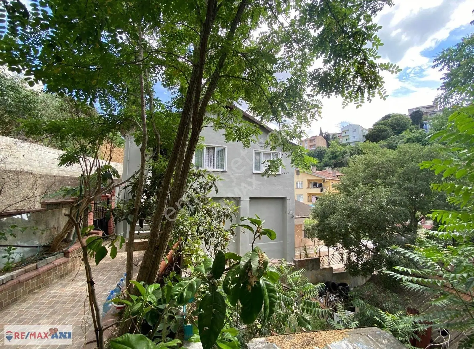 Çengelköy Mehmet Akif 'te Bahçeli Satılık Müstakil Bina - Görsel 32