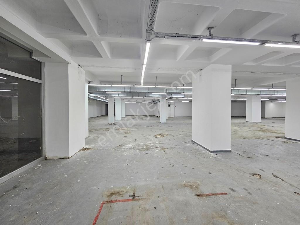 Esenyurt Yeşilkent Mh Çok Amaçlı Kullanıma Uygun 1.350 M2 İşyeri - Görsel 3