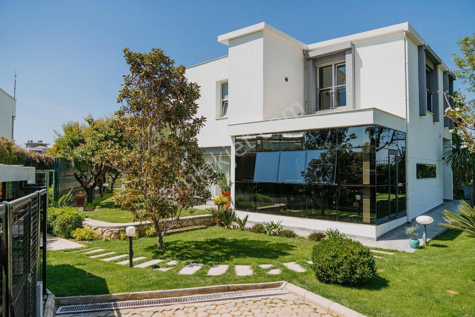 Kaliteyi Ve Konforu Sevenlere Özel Bir Villa - Görsel 13