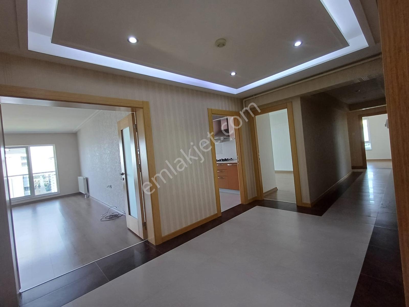 7/24 Güvenlik / Geniş Peyzajlı Sitede 4+1 Kiralık Daire - Görsel 19