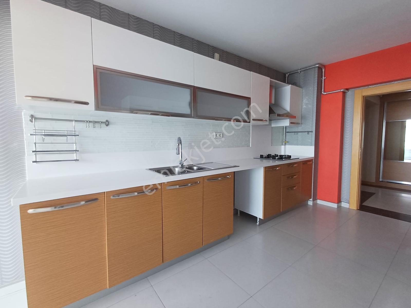 7/24 Güvenlik / Geniş Peyzajlı Sitede 4+1 Kiralık Daire - Görsel 15