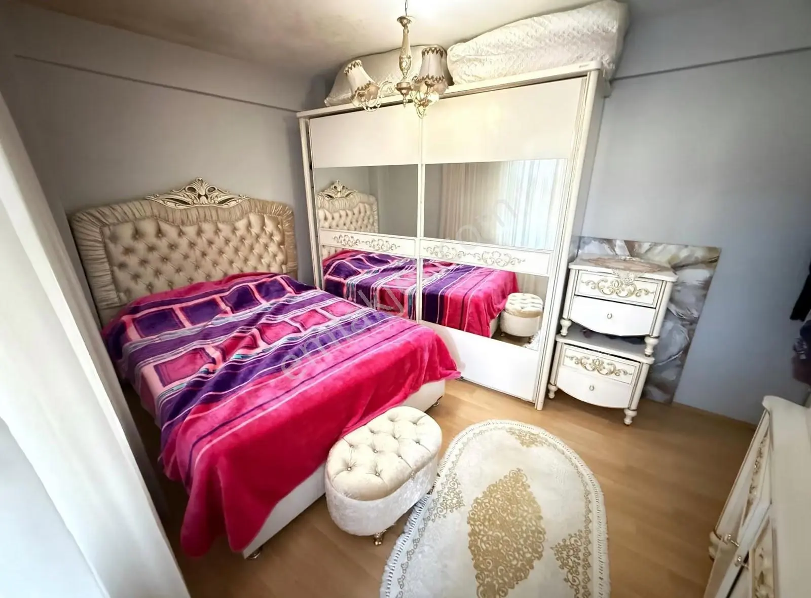 Üsküdar Merkezde 2+1 Ara Kat Balkonlu Temiz Kullanışlı Daire.