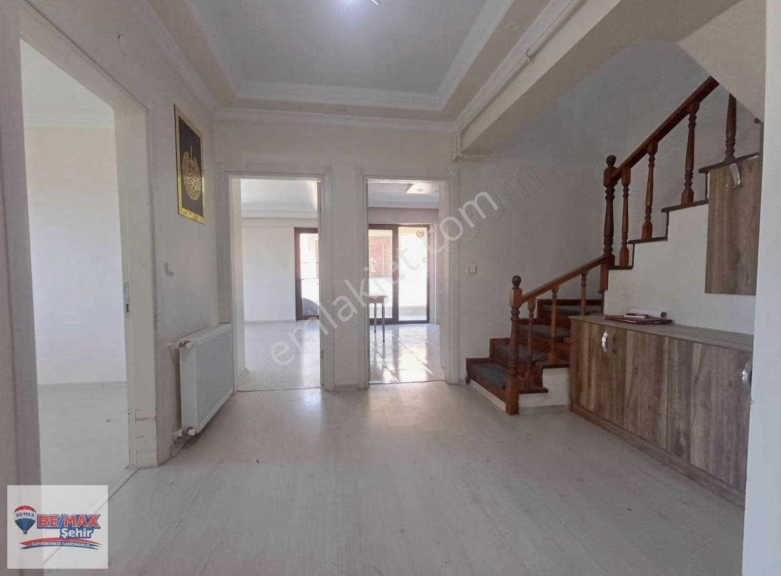 Gaziosmanpaşa Mahallesi'nde Satılık 5+1 Dubleks Daire - Görsel 2
