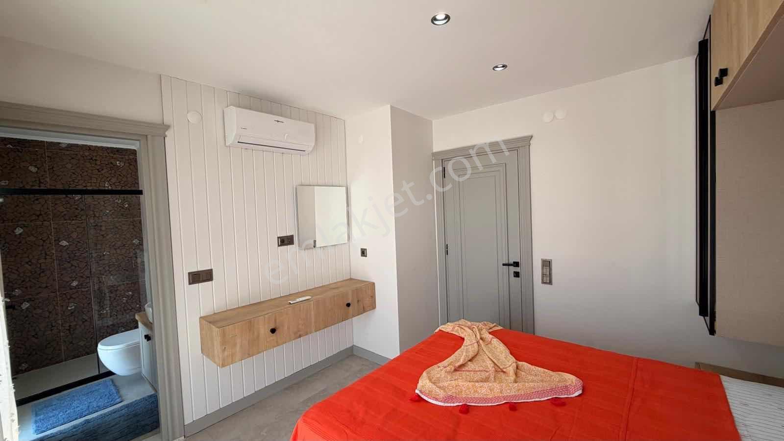 Kuşadası Davutlar'da Full Sıfır Eşyalı Özel Havuzlu 3+1 Villa - Görsel 16