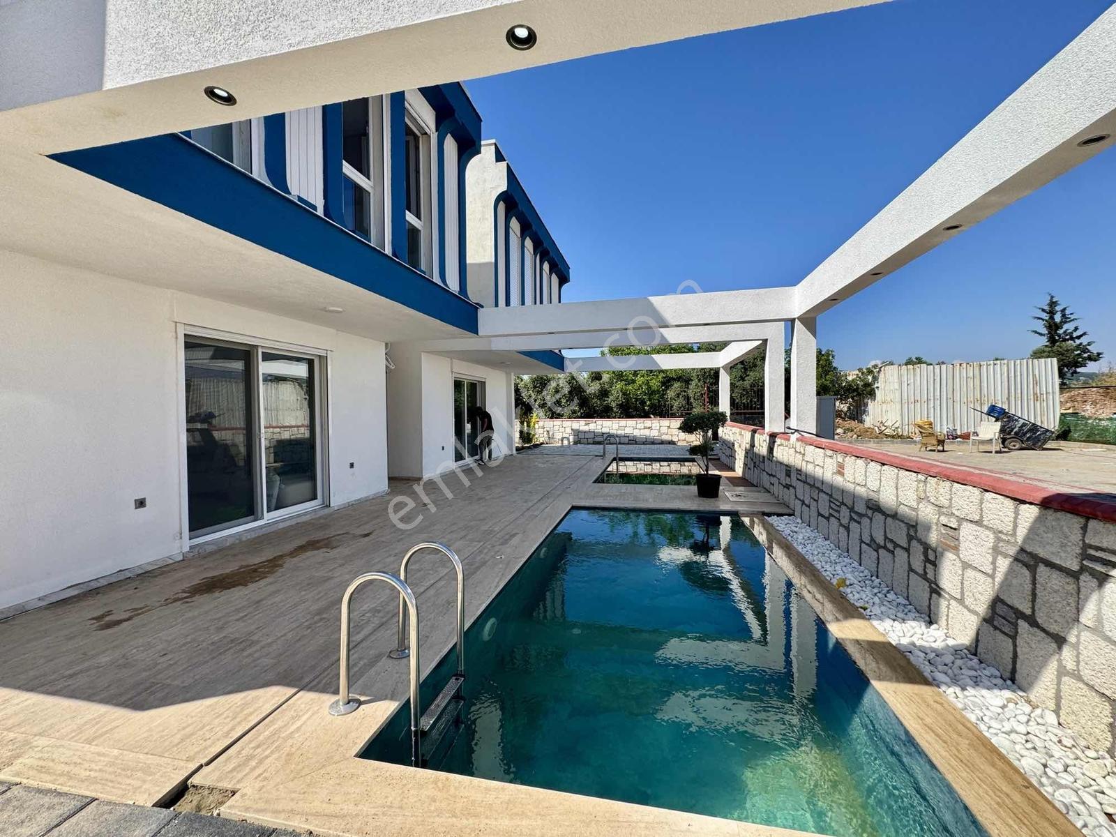 Kuşadası Davutlar'da Full Sıfır Eşyalı Özel Havuzlu 3+1 Villa - Görsel 20