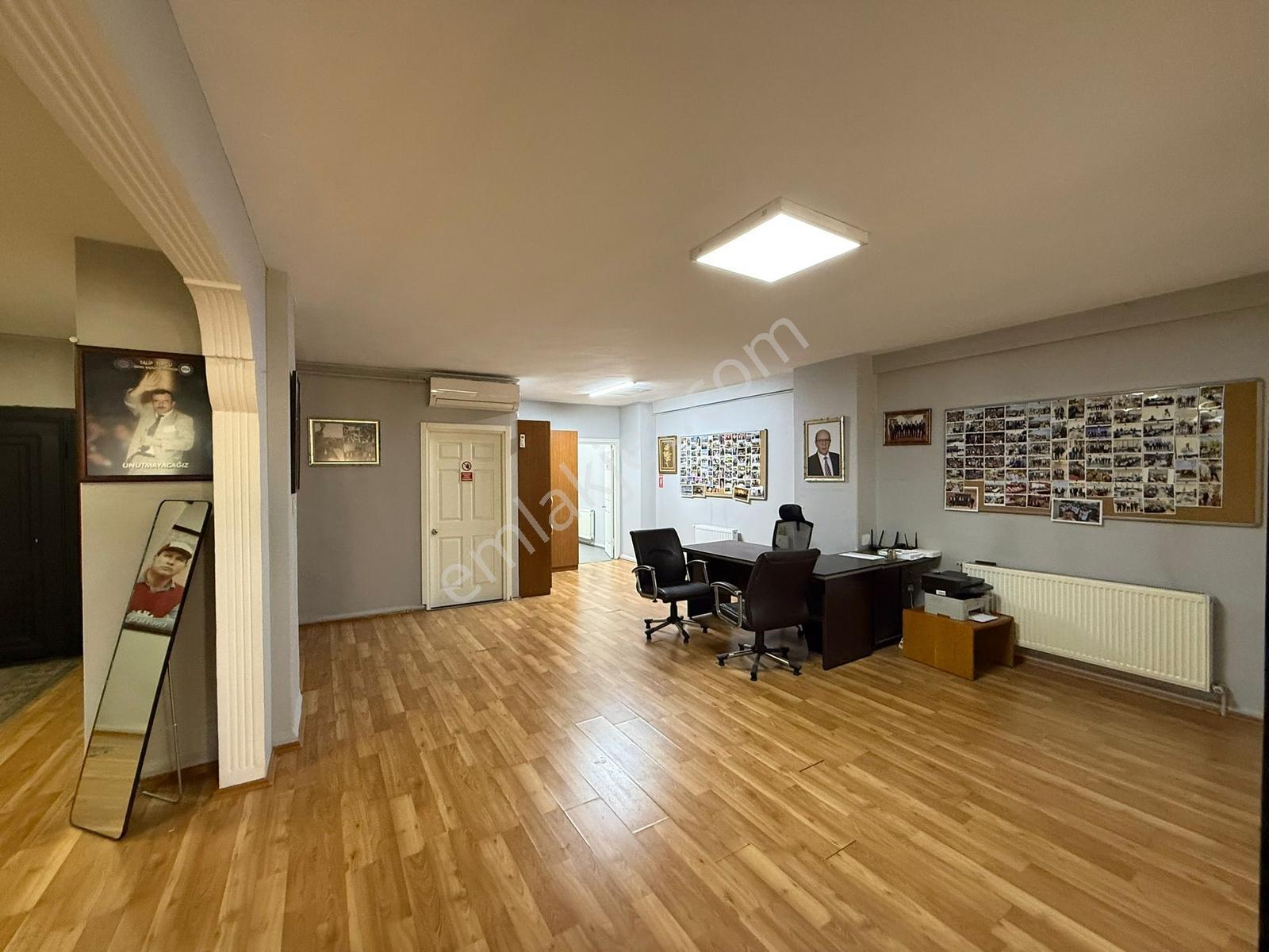 Şirinevler Meydan'da Komple Kullanımlı Satılık 380 M2 Ofis Katı - Görsel 9