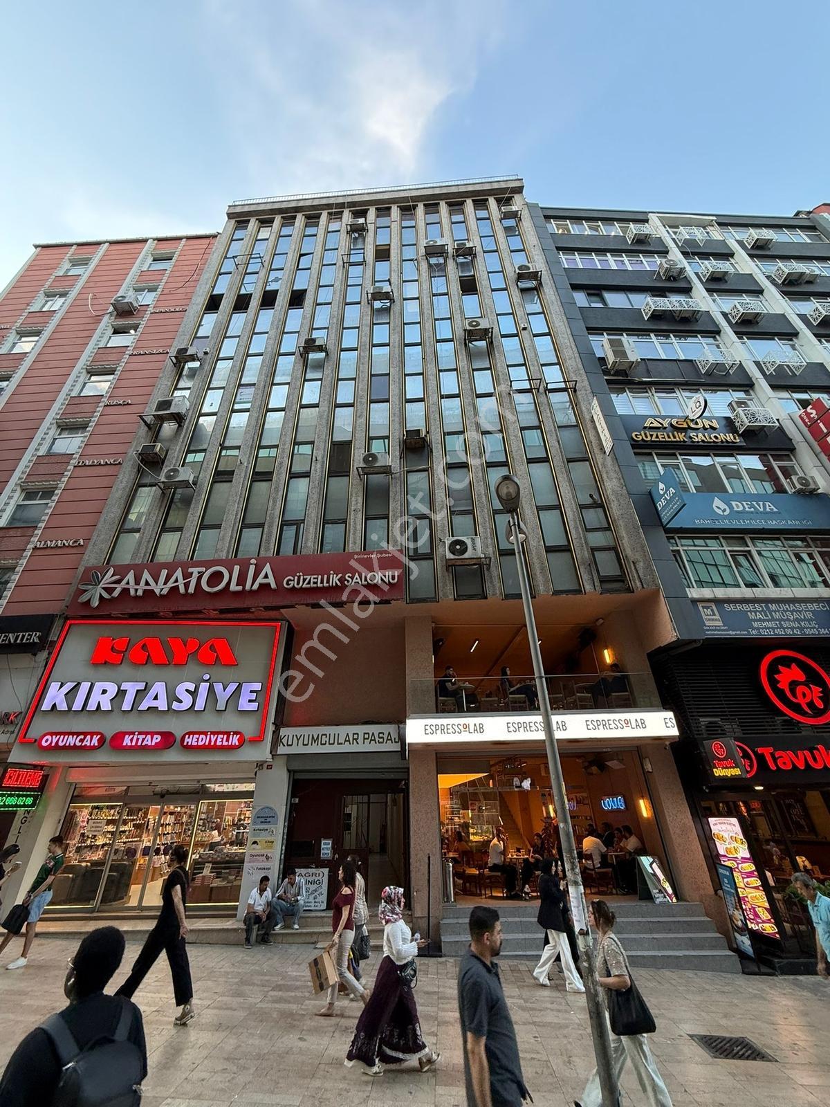 Şirinevler Meydan'da Komple Kullanımlı Satılık 380 M2 Ofis Katı - Görsel 33