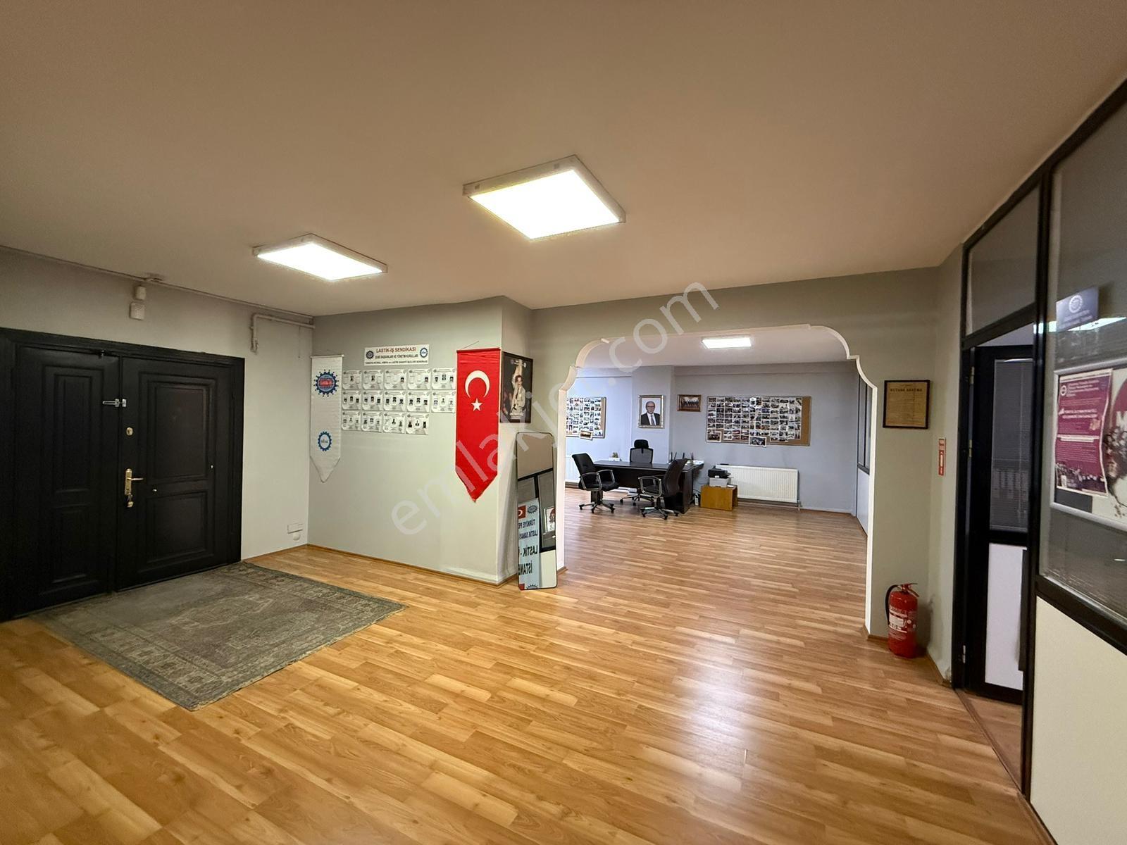Şirinevler Meydan'da Komple Kullanımlı Satılık 380 M2 Ofis Katı - Görsel 17