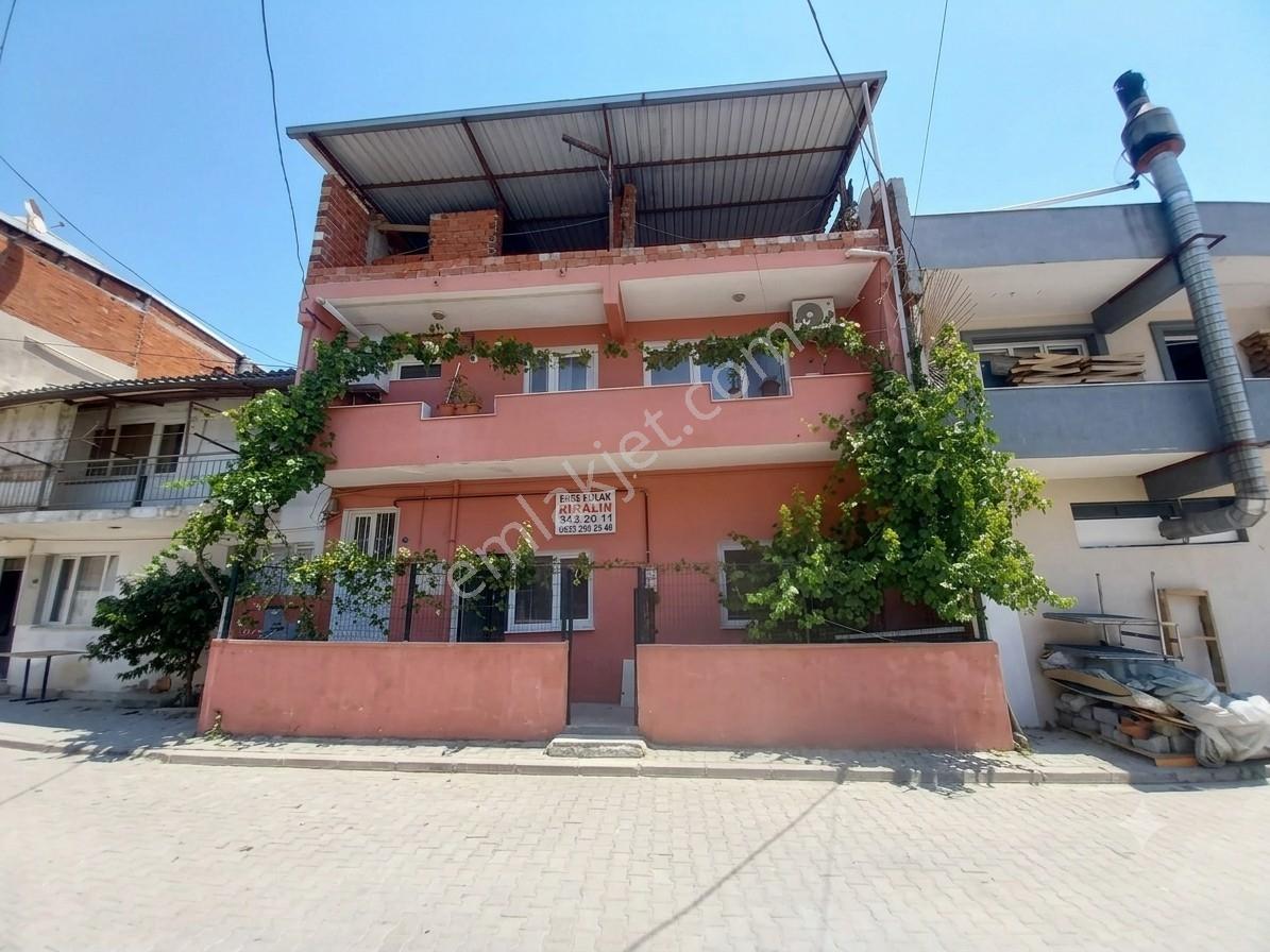 Satılık Teraslı 3 Katlı Müstakil Ev