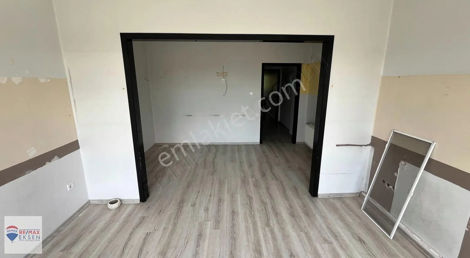 Üsküdar Muratreis'te Metroya 25m, Tabela Değeri Yüksek Ofis - Görsel 3
